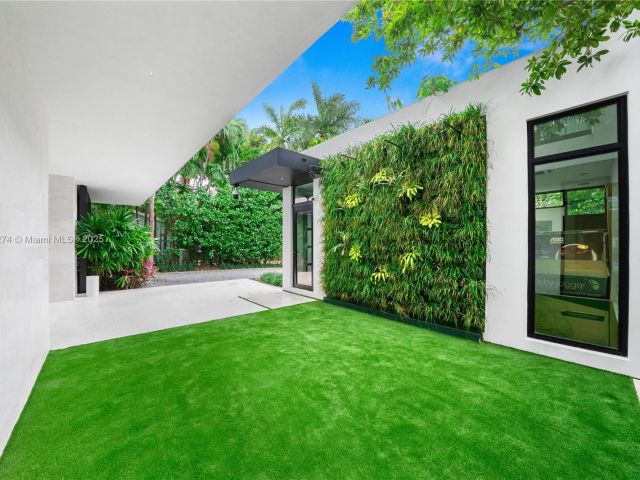 Home for sale at 247 E Rivo Alto Dr - photo 7439926