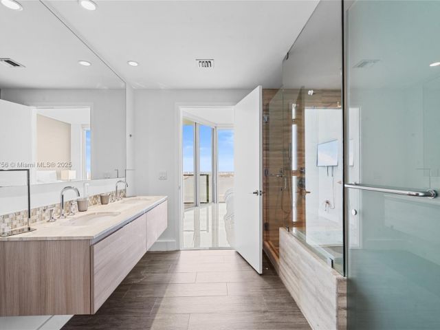 Apartment for sale  Unit #4104 - photo 5925578