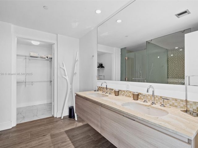 Apartment for sale  Unit #4104 - photo 5925580