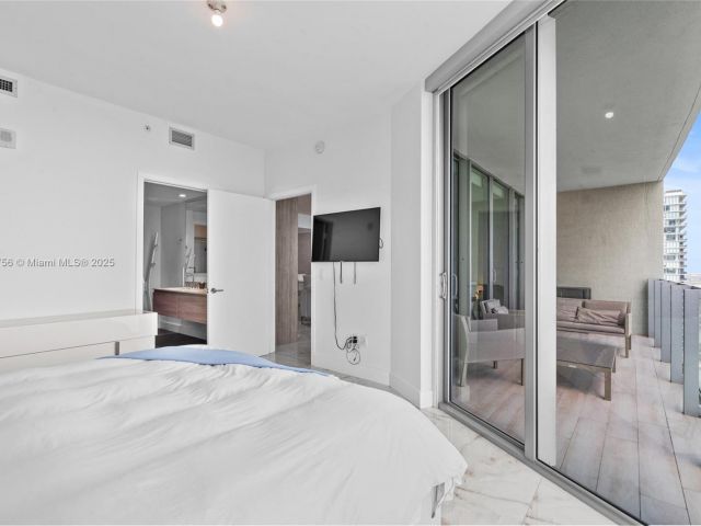 Apartment for sale  Unit #4104 - photo 5925581