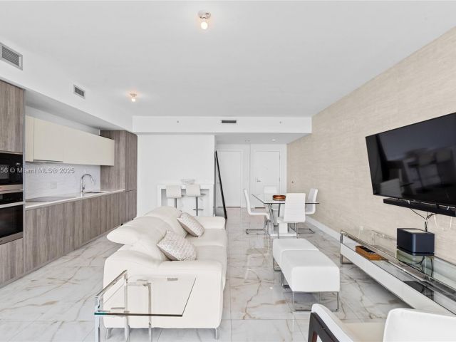 Apartment for sale  Unit #4104 - photo 5925585