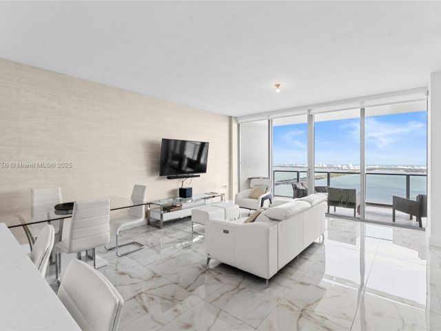 Apartment for sale  Unit #4104 - photo 5925587