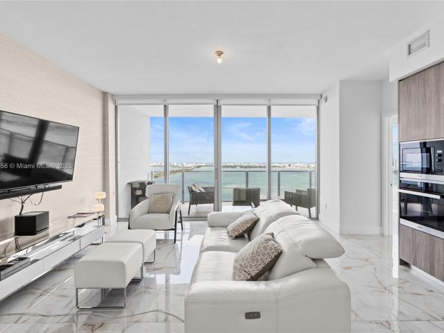 Apartment for sale  Unit #4104 - photo 5925588