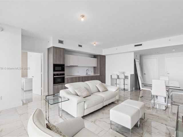 Apartment for sale  Unit #4104 - photo 5925589