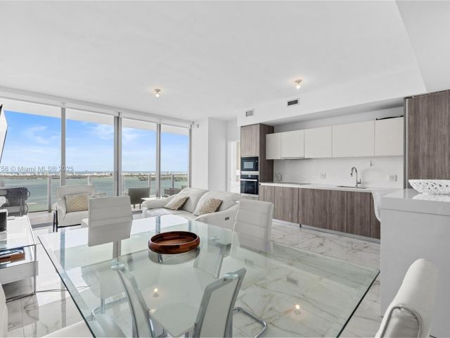 Apartment for sale  Unit #4104 - photo 5925592