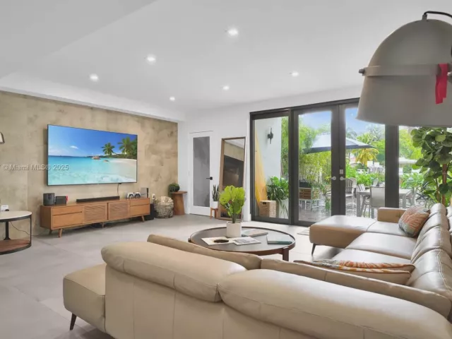 4-bedroom home for sale in Sunny Isles Beach - 311 Poinciana Dr 801 - MondialRealty