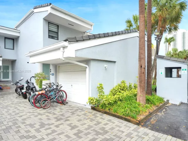 4-bedroom home for sale in Sunny Isles Beach - 311 Poinciana Dr 801 - MondialRealty