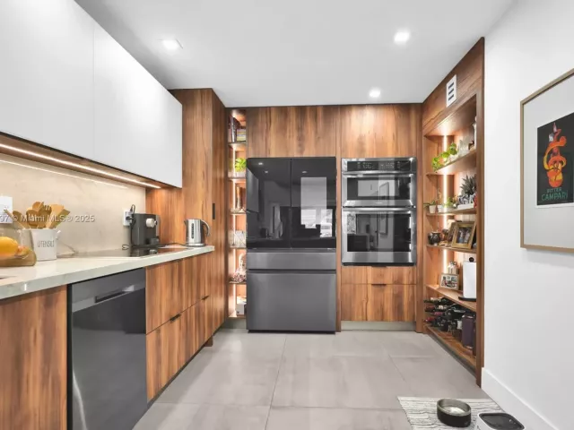 4-bedroom home for sale in Sunny Isles Beach - 311 Poinciana Dr 801 - MondialRealty