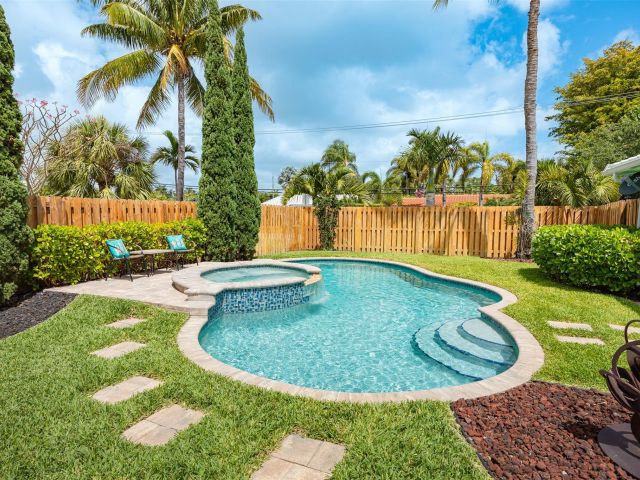 Home for sale at 1924 NE 18th St - photo 5906346