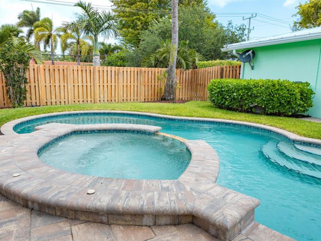 Home for sale at 1924 NE 18th St - photo 5906349