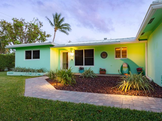 Home for sale at 1924 NE 18th St - photo 5906352