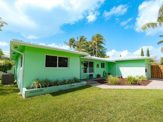 Home for sale at 1924 NE 18th St - photo 5906356