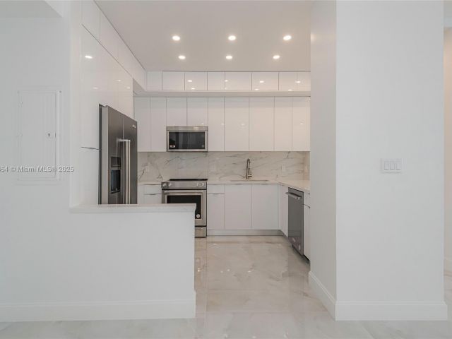 Apartment for sale  Unit #PH25 - photo 5921850