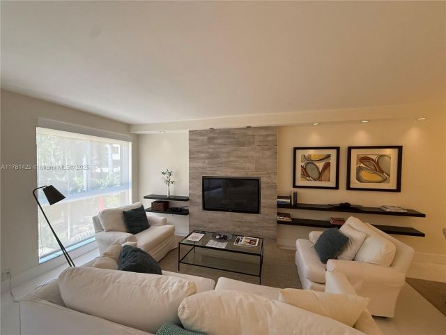 Apartment for rent  Unit #221 - photo 5925875