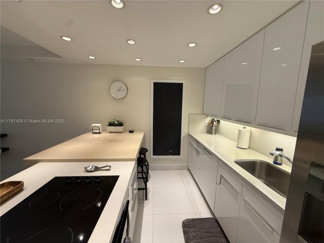 Apartment for rent  Unit #221 - photo 5925876