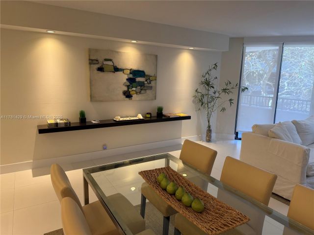 Apartment for rent  Unit #221 - photo 5925884