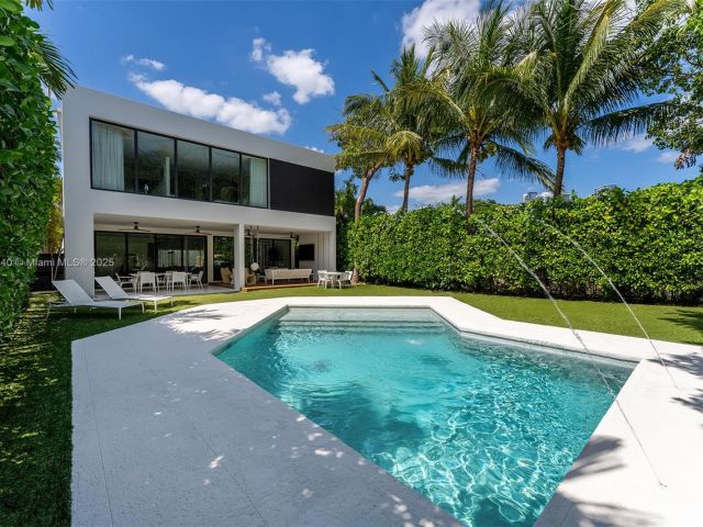 Home for sale at 2031 S Miami Ave - photo 6024767