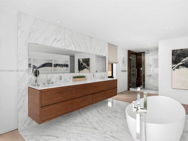 Home for sale at 2031 S Miami Ave - photo 6024773