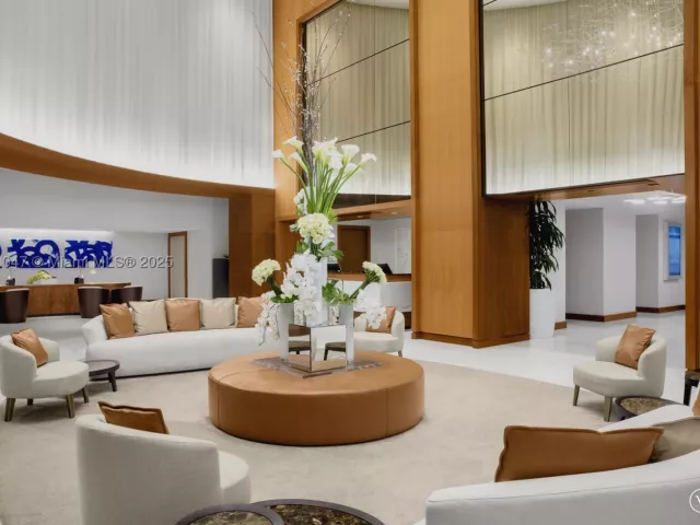2-bedroom condo for sale in Fort Lauderdale - 551 N Fort Lauderdale Beach Blvd H1705 - MondialRealty