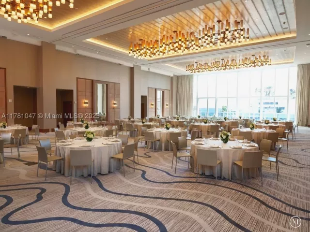 2-bedroom condo for sale in Fort Lauderdale - 551 N Fort Lauderdale Beach Blvd H1705 - MondialRealty