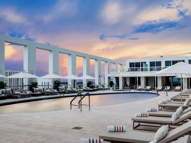 2-bedroom condo for sale in Fort Lauderdale - 551 N Fort Lauderdale Beach Blvd H1705 - MondialRealty