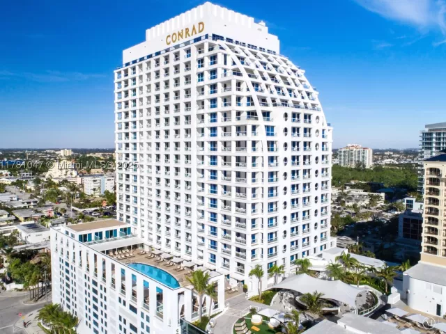 2-bedroom condo for sale in Fort Lauderdale - 551 N Fort Lauderdale Beach Blvd H1705 - MondialRealty