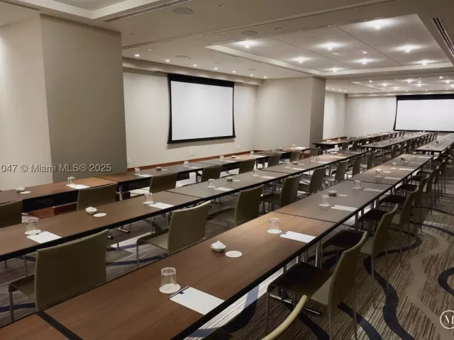 2-bedroom condo for sale in Fort Lauderdale - 551 N Fort Lauderdale Beach Blvd H1705 - MondialRealty