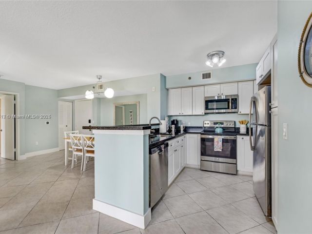 Apartment for rent  Unit #9503 - photo 5908880