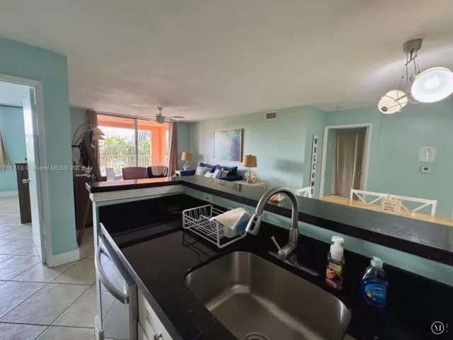 2-bedroom condo for rent in Aventura - 19501 E Country Club Dr 9503 - MondialRealty