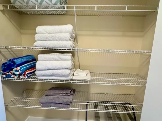 2-bedroom condo for rent in Aventura - 19501 E Country Club Dr 9503 - MondialRealty