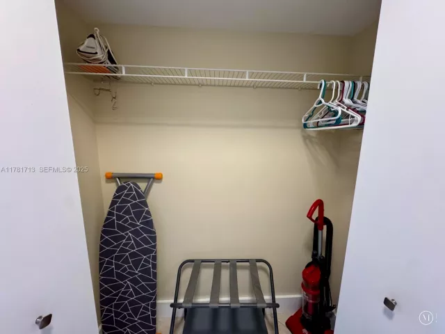 2-bedroom condo for rent in Aventura - 19501 E Country Club Dr 9503 - MondialRealty