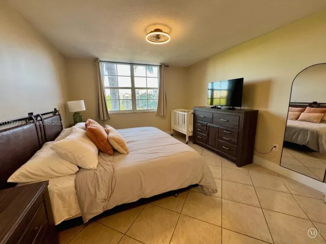 2-bedroom condo for rent in Aventura - 19501 E Country Club Dr 9503 - MondialRealty