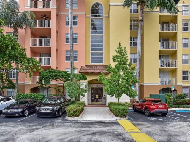 2-bedroom condo for rent in Aventura - 19501 E Country Club Dr 9503 - MondialRealty