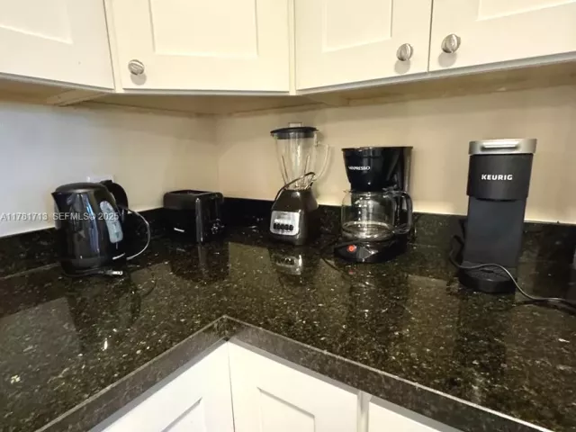 2-bedroom condo for rent in Aventura - 19501 E Country Club Dr 9503 - MondialRealty