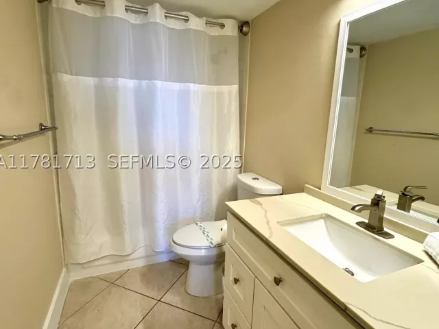 2-bedroom condo for rent in Aventura - 19501 E Country Club Dr 9503 - MondialRealty