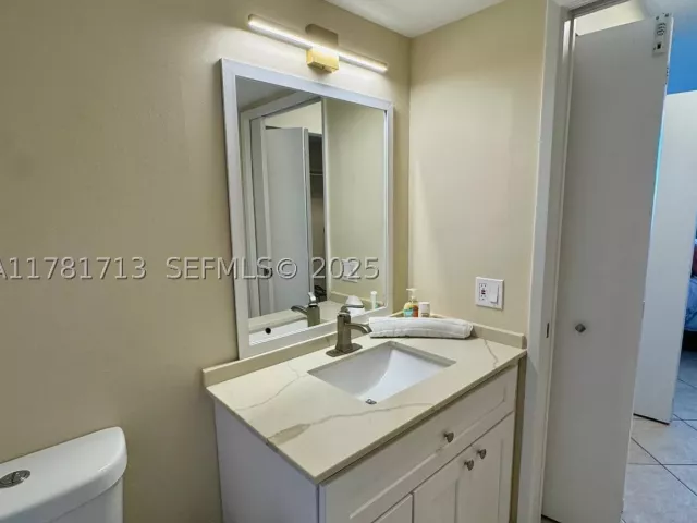 2-bedroom condo for rent in Aventura - 19501 E Country Club Dr 9503 - MondialRealty