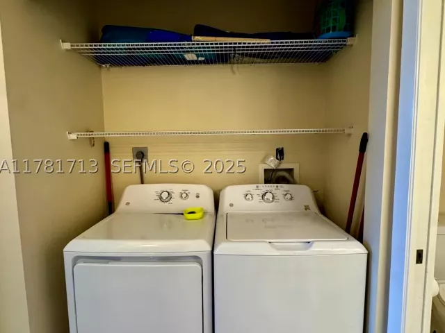 2-bedroom condo for rent in Aventura - 19501 E Country Club Dr 9503 - MondialRealty