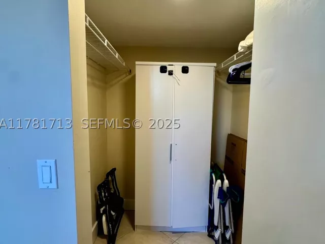 2-bedroom condo for rent in Aventura - 19501 E Country Club Dr 9503 - MondialRealty