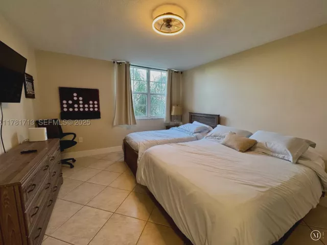 2-bedroom condo for rent in Aventura - 19501 E Country Club Dr 9503 - MondialRealty