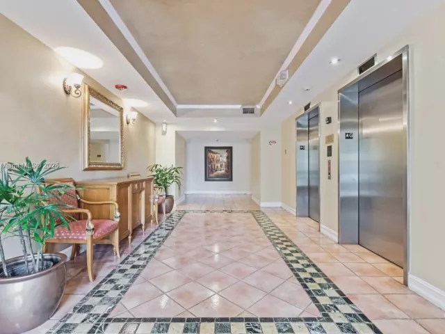 2-bedroom condo for rent in Aventura - 19501 E Country Club Dr 9503 - MondialRealty