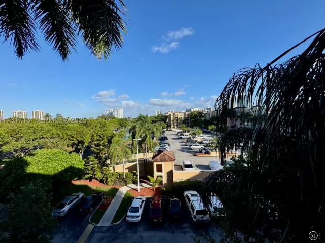 2-bedroom condo for rent in Aventura - 19501 E Country Club Dr 9503 - MondialRealty