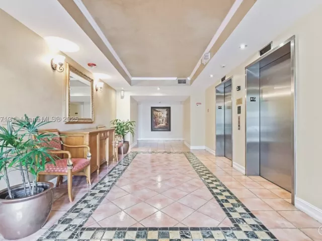2-bedroom condo for rent in Aventura - 19501 E Country Club Dr 9503 - MondialRealty