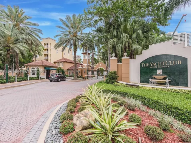 2-bedroom condo for rent in Aventura - 19501 E Country Club Dr 9503 - MondialRealty