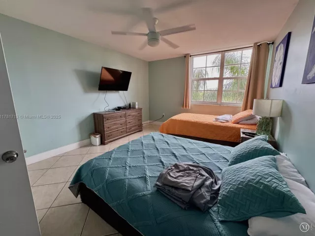 2-bedroom condo for rent in Aventura - 19501 E Country Club Dr 9503 - MondialRealty