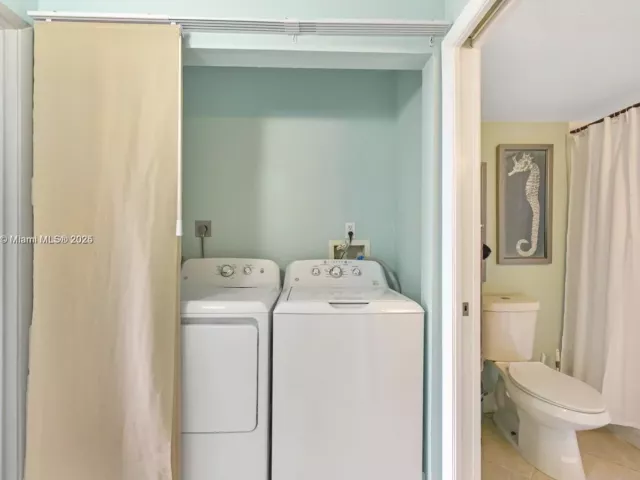 2-bedroom condo for rent in Aventura - 19501 E Country Club Dr 9503 - MondialRealty