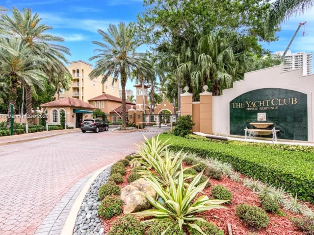 2-bedroom condo for rent in Aventura - 19501 E Country Club Dr 9503 - MondialRealty