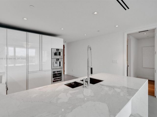 Apartment for sale  Unit #404 - photo 5902670