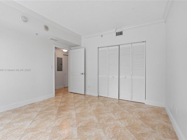 Apartment for rent  Unit #1214 - photo 5960277