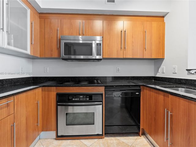 Apartment for rent  Unit #1214 - photo 5960281