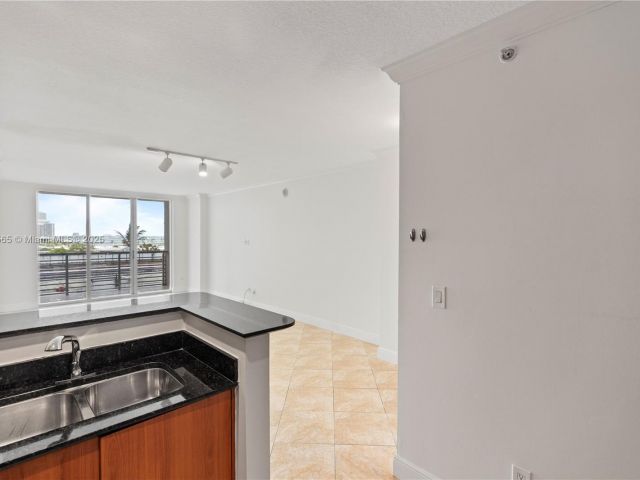 Apartment for rent  Unit #1214 - photo 5960283